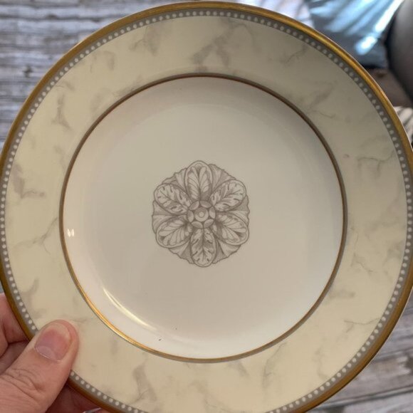 ROYAL DOULTON Vintage  Bread & Butter Plate Naples (Gold Trim) - Picture 1 of 2